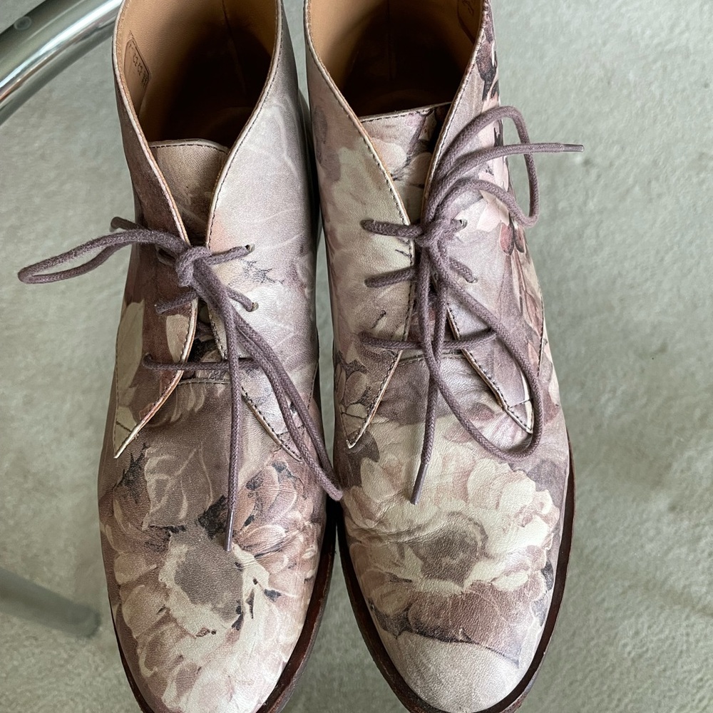 Elegant Floral Lace-Up Boots